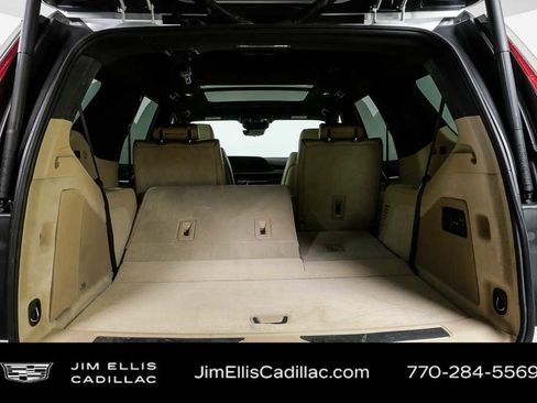 Used 2024 Cadillac Escalade Premium Luxury image 32