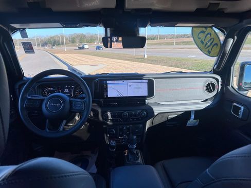 Used 2025 Jeep Gladiator Rubicon image 16