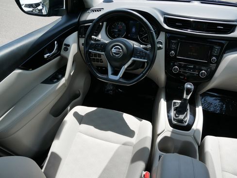 Used 2020 Nissan Rogue Sport SV w/ All-Weather Package AWD/4WD image 9