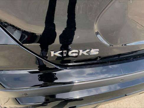 Used 2023 Nissan Kicks S FWD image 9