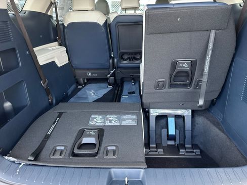 New 2026 Kia Carnival EX FWD image 16