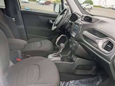 Used 2019 Jeep Renegade Latitude FWD image 36