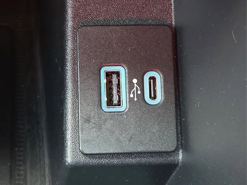 Certified 2024 Ford Edge ST-Line w/ Class II Trailer Tow Package image 17