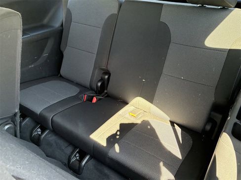 Used 2021 Chevrolet Traverse LS image 29