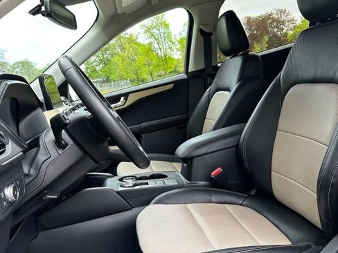 Used 2022 Ford Escape Titanium w/ Titanium Premium Package image 14