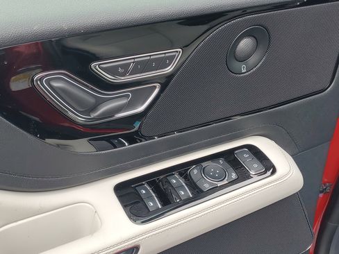 New 2026 Lincoln Aviator AWD image 9