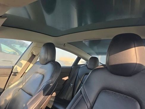 Used 2019 Tesla Model 3 Standard Range Plus image 3