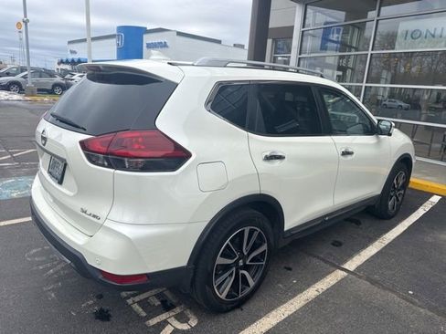 Used 2019 Nissan Rogue SL w/ Premium Package image 2