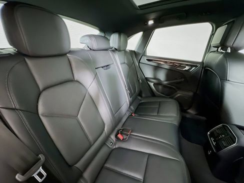 New 2026 Porsche Macan image 29