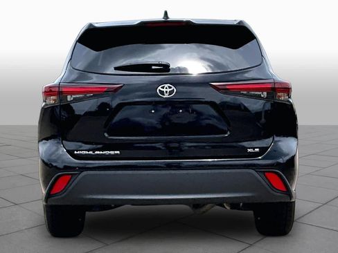 Used 2025 Toyota Highlander XLE FWD image 5