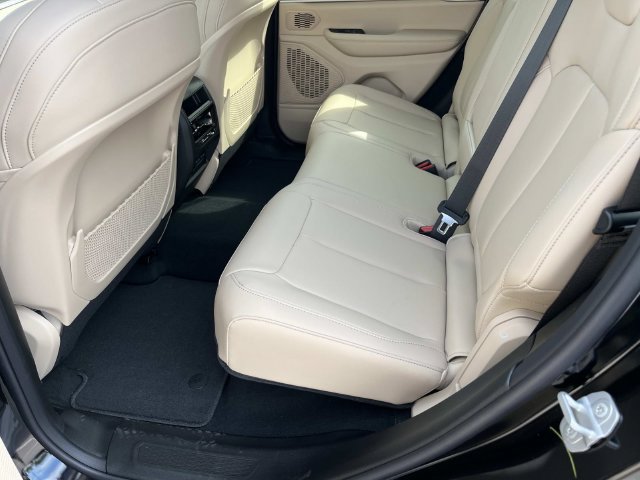 New 2027 Jeep Grand Cherokee Limited AWD/4WD image 18
