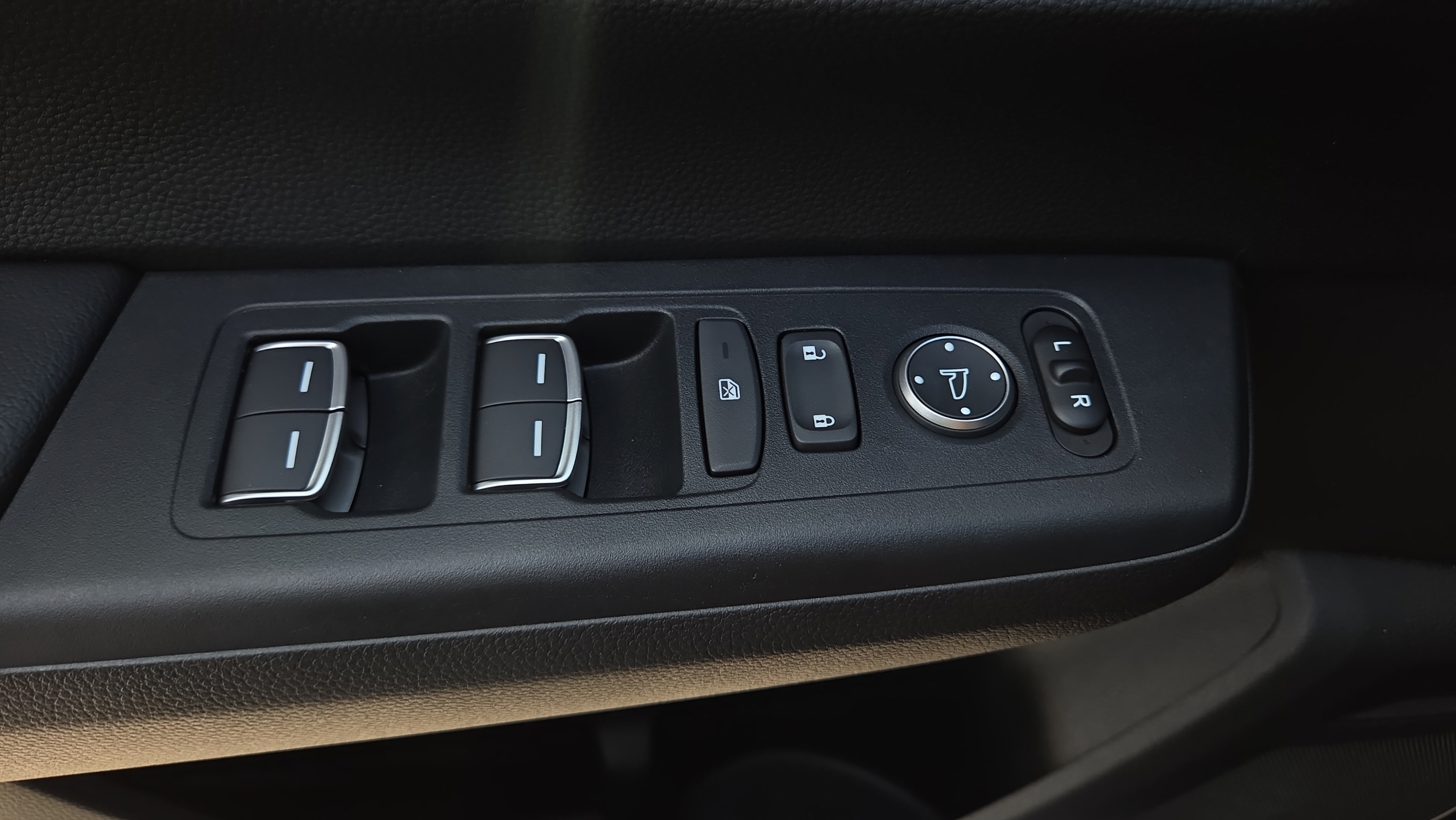 Used 2025 Honda CR-V EX-L image 37