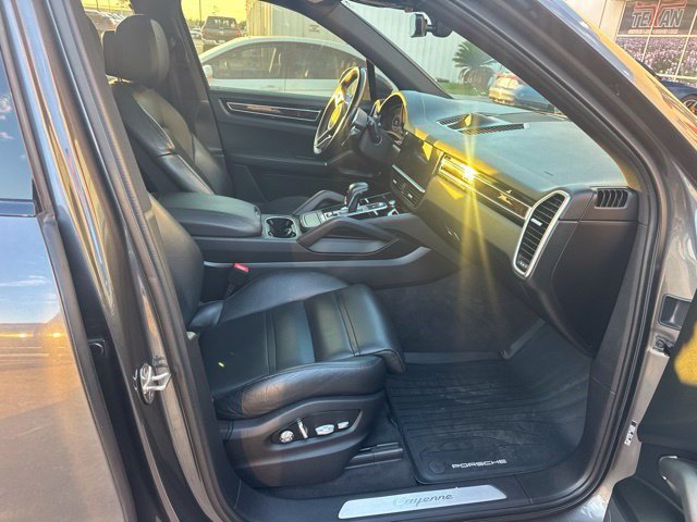 Used 2020 Porsche Cayenne AWD/4WD image 7