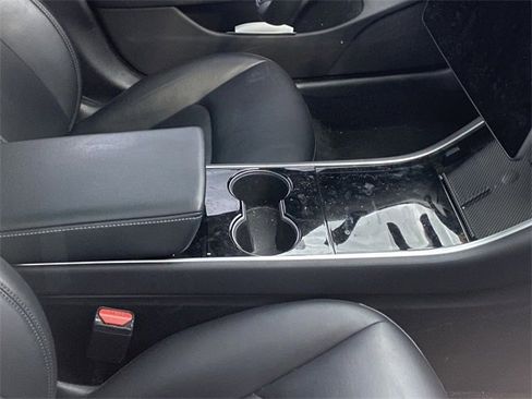 Used 2018 Tesla Model 3 Mid Range image 4