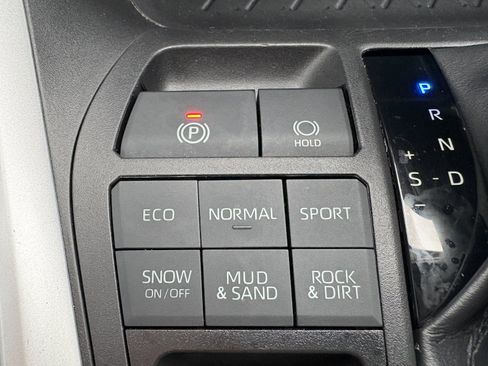 Used 2022 Toyota RAV4 LE AWD/4WD image 23