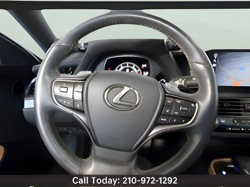 Used 2022 Lexus LS 500 RWD image 25