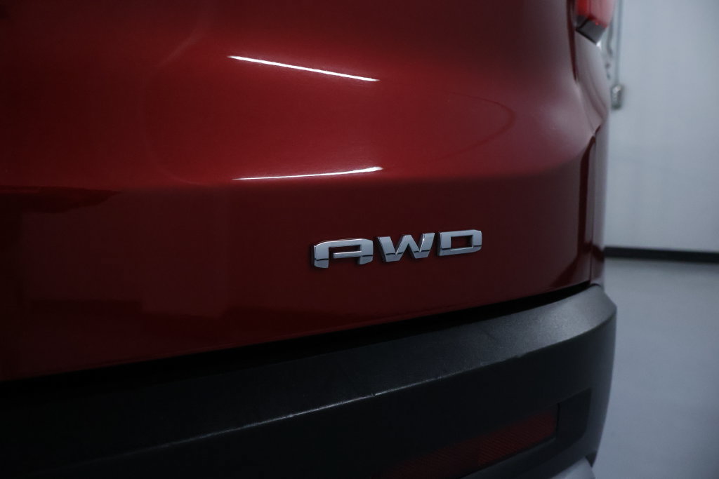 Used 2023 GMC Acadia SLT AWD/4WD image 11