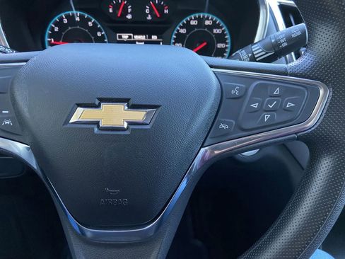 Used 2021 Chevrolet Equinox LS image 14