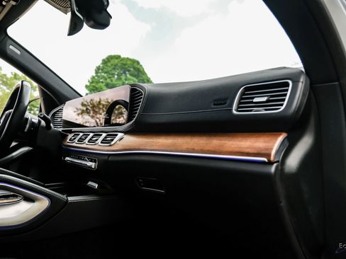 Used 2025 Mercedes-Benz GLS 580 4MATIC image 45