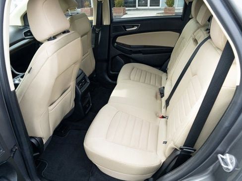 Used 2022 Ford Edge SE image 28