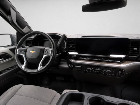 Used 2025 Chevrolet Silverado 1500 LT AWD/4WD image 18
