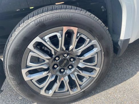 Used 2024 GMC Sierra 1500 Denali Ultimate AWD/4WD image 14