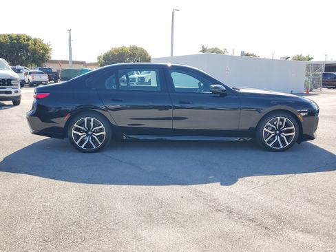 Used 2024 BMW 740i image 4