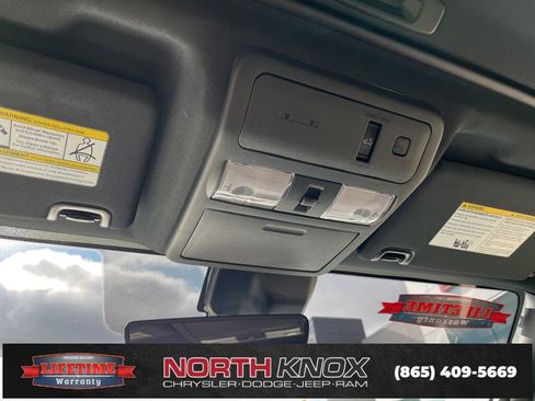 Used 2025 Nissan Frontier PRO-4X w/ Pro Premium Package image 12