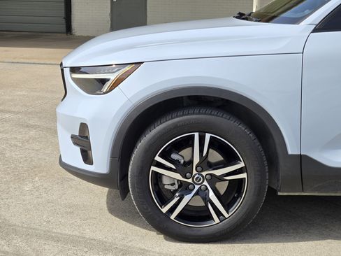 Used 2024 Volvo XC40 B5 Core image 15