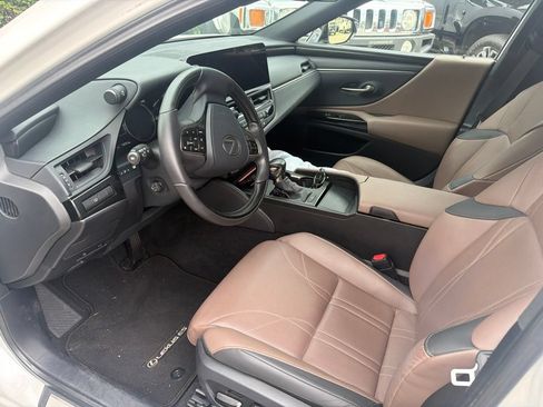 Used 2024 Lexus ES 350 w/ Technology Package FWD image 3