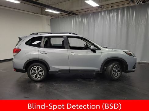 Used 2023 Subaru Forester Premium AWD/4WD image 9