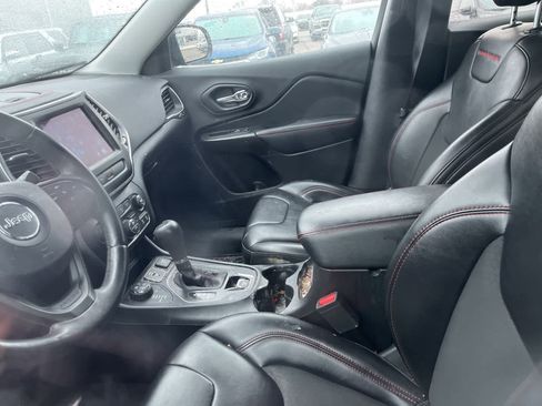 Used 2019 Jeep Cherokee Trailhawk w/ Cold Weather Group image 29