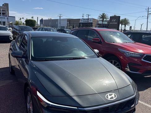 Used 2025 Hyundai Elantra SE FWD image 6
