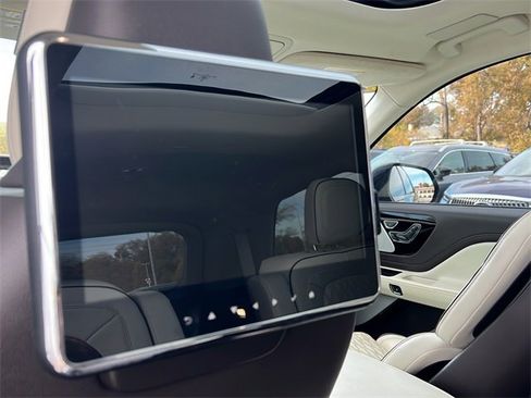 Used 2023 Lincoln Aviator Black Label w/ Jet Package image 17