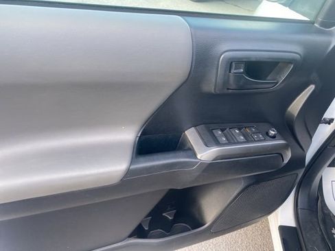 Used 2018 Toyota Tacoma SR5 image 17