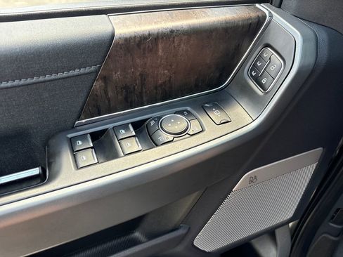 Used 2024 Ford F250 Lariat w/ Black Appearance Package AWD/4WD image 18