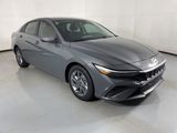 Used 2024 Hyundai Elantra Blue image 2