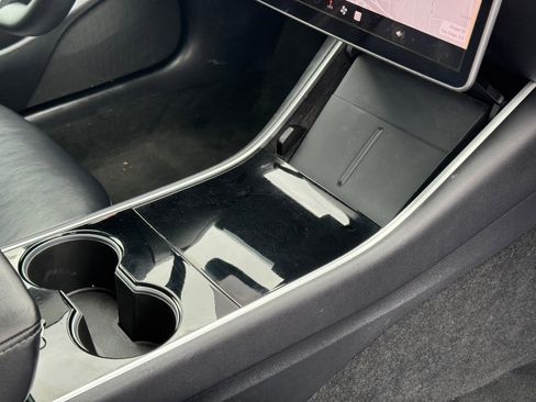 Used 2020 Tesla Model 3 Standard Range Plus image 18