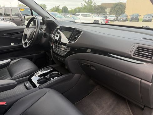 Used 2021 Honda Pilot Touring image 23