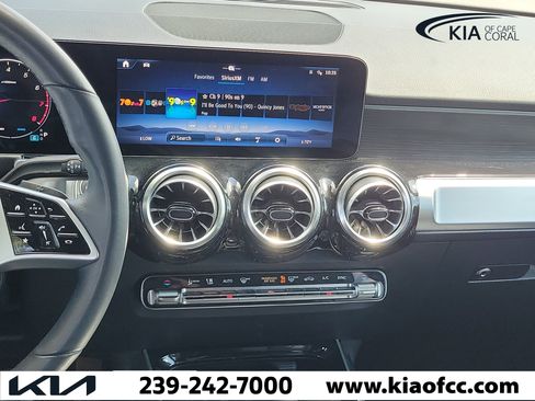 Used 2024 Mercedes-Benz GLB 250 4MATIC image 17