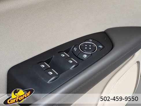 Used 2019 Lincoln Nautilus FWD image 17