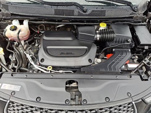 Used 2023 Chrysler Pacifica Touring-L FWD image 28