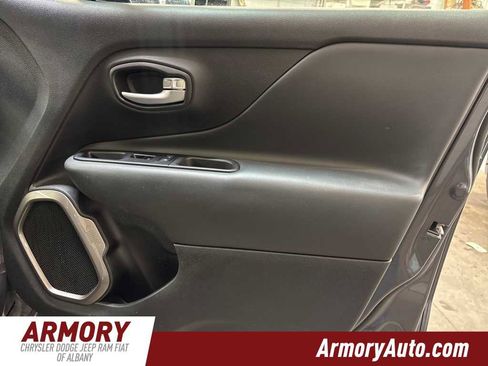 Used 2023 Jeep Renegade Latitude image 33