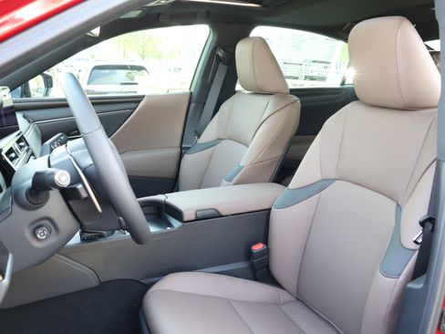 Used 2025 Lexus ES 300h w/ Premium Package FWD image 32