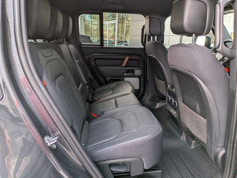Used 2023 Land Rover Defender 130 X image 29