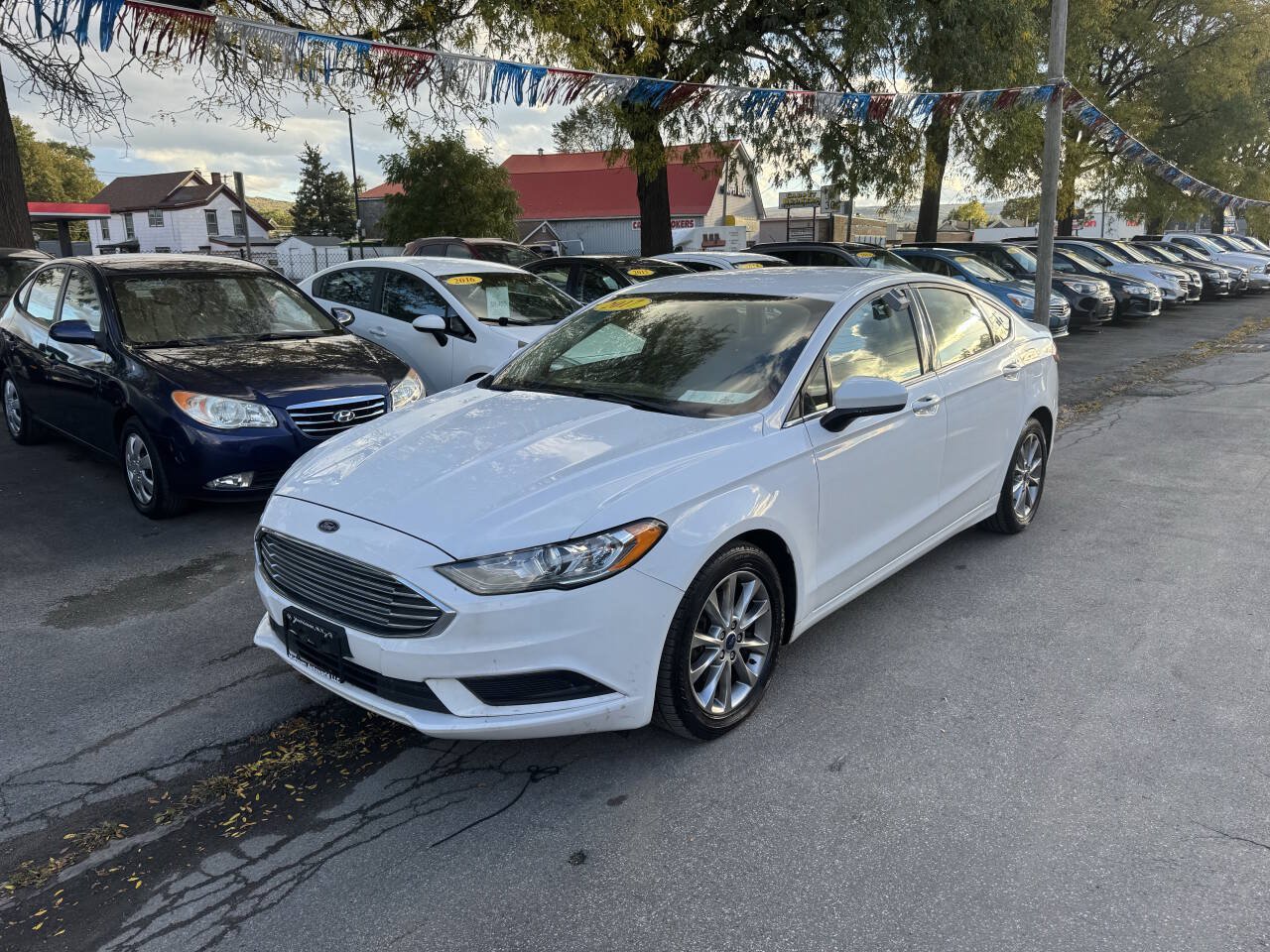 Used 2017 Ford Fusion SE FWD image 1