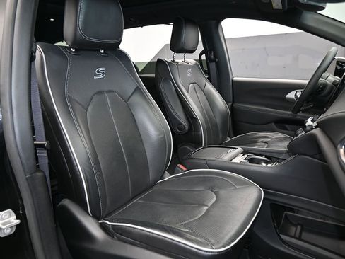 Used 2023 Chrysler Pacifica Limited w/ S Appearance Package image 44