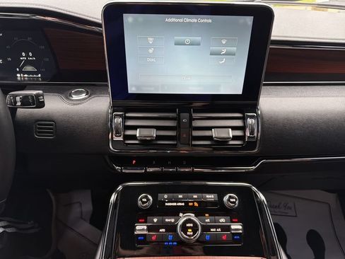 Used 2018 Lincoln Navigator L Reserve w/ Technology Package AWD/4WD image 17