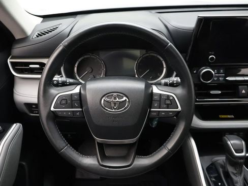 Certified 2024 Toyota Highlander XLE image 23