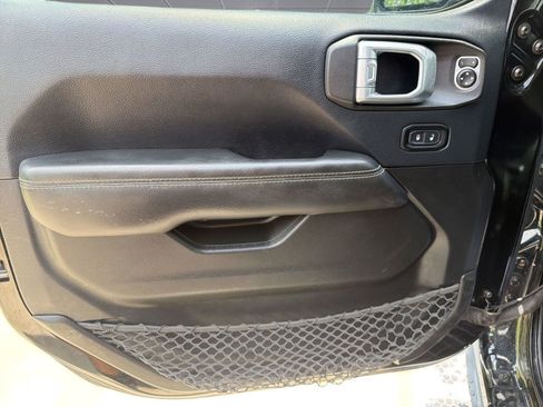 Used 2019 Jeep Wrangler Unlimited Sahara AWD/4WD image 20